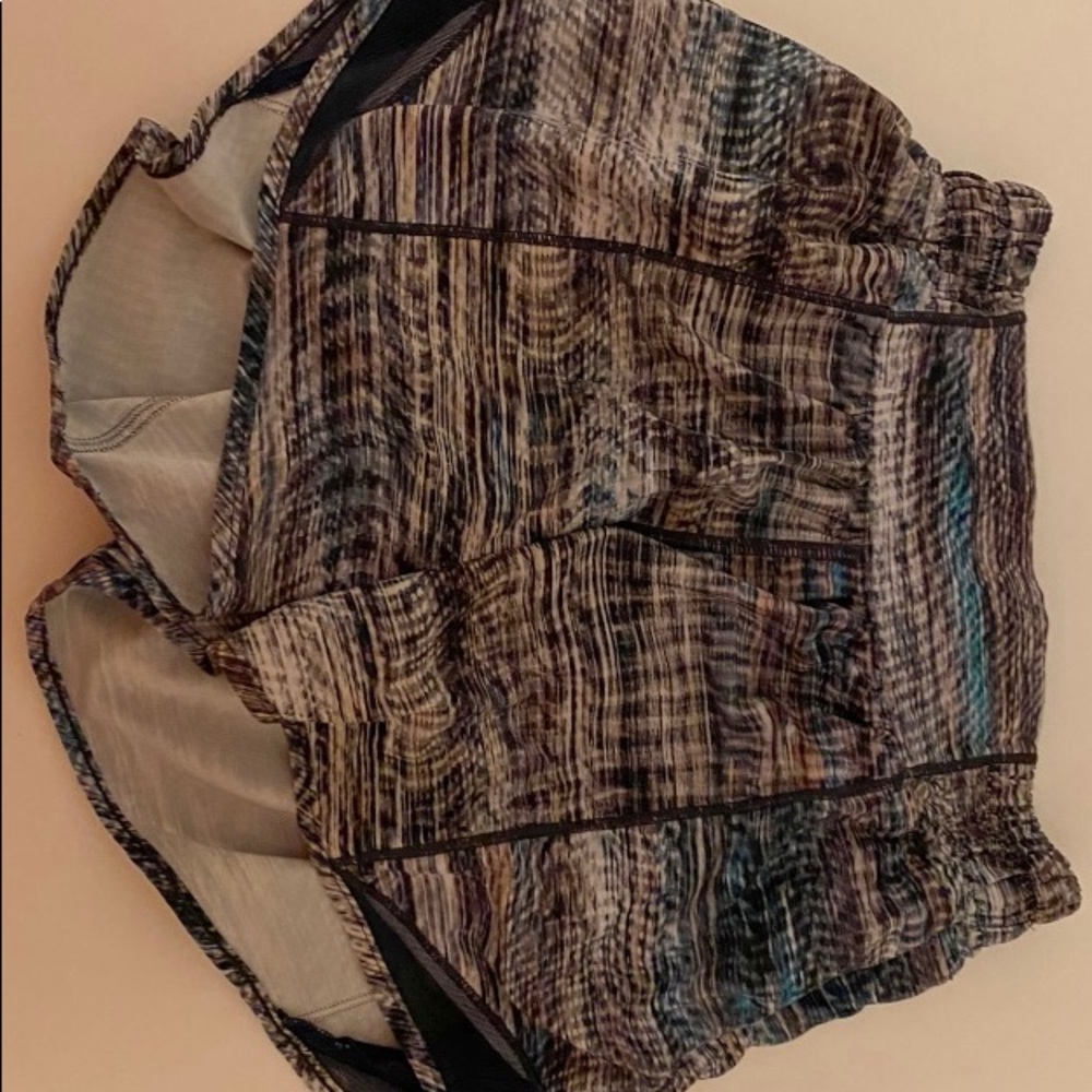 Lululemon size 2 hotty hots